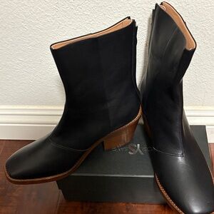[New / Floor display] Mansur Gavriel Black Ankle Boots